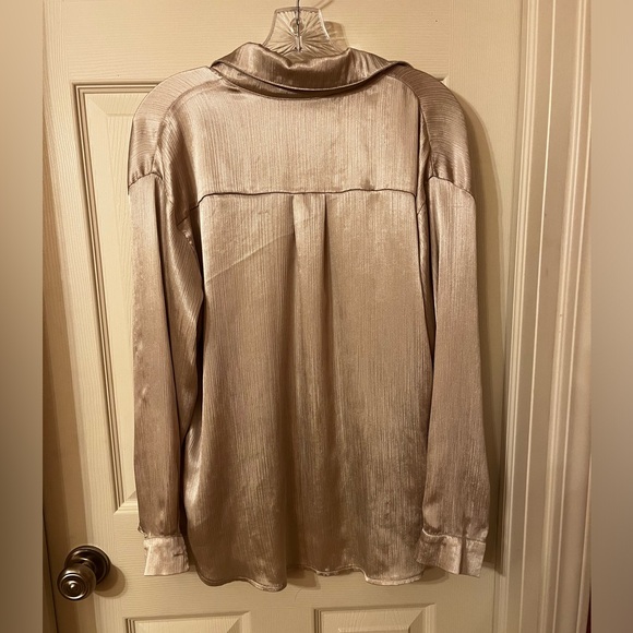 Women’s Nasty Gal Light Pink Silky Button Down Textured Satin Top - Picture 3 of 7